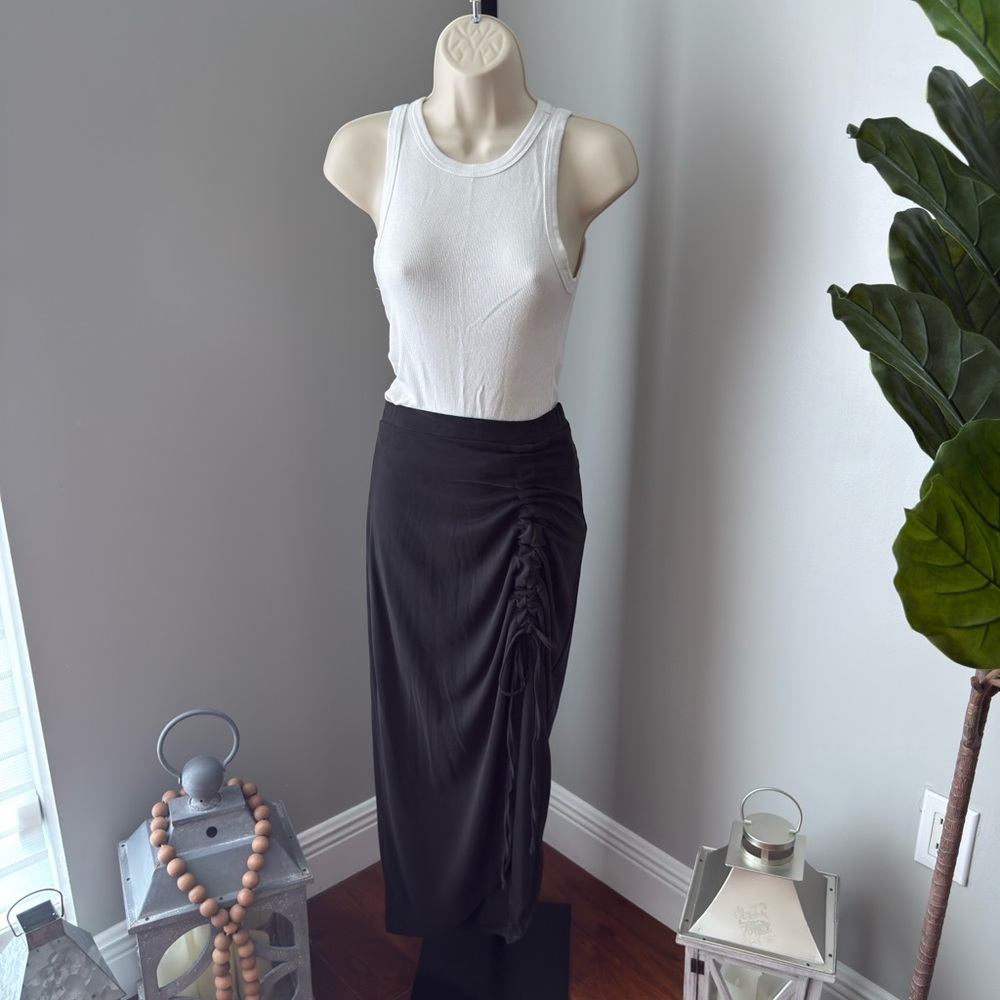 Lulu's Black Ruched Pencil Skirt